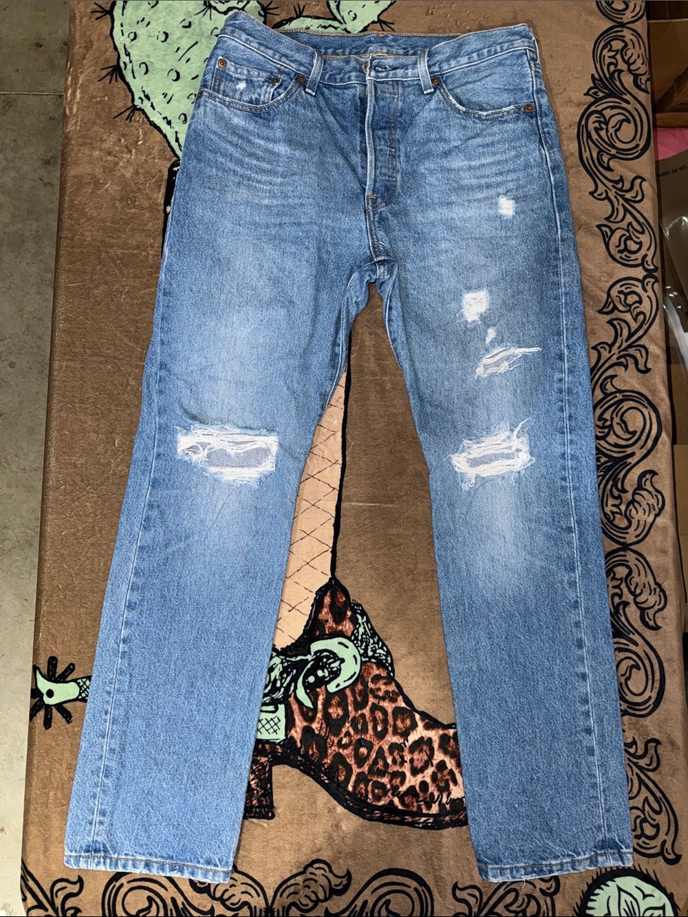 NWOT Women’s 501 Levi's Light Blue Straight Leg Distressed Jeans 29W 30L